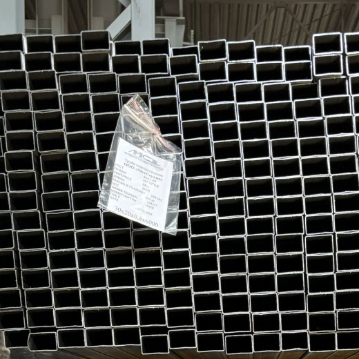 Труба электросварная прямошовная прямоугольная 30х20х0,7